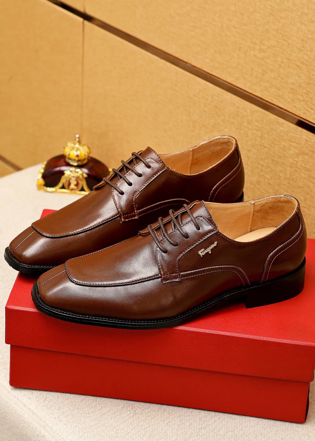Men's shoes 💰442 💐 Product trademark: Ferragamo "Ferragamo" business leather shoes Regular size: 38-44 (45.46🉑️customized) Product materials: Selected imported first-layer calfskin upper + luxury hardware buckle, imported water-dyed cow leather lining. Strong three-dimensional visual effect, original combination outsole Color: 2⃣️colors available